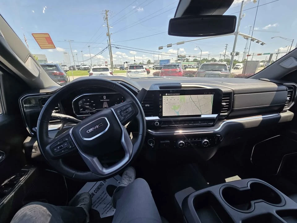 2025 GMC Sierra 5th Gen - Image 7 of 11