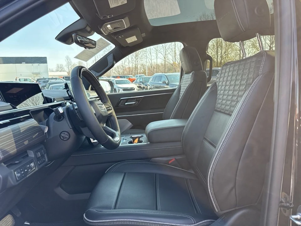 2025 GMC Sierra 5th Gen - Image 9 of 21