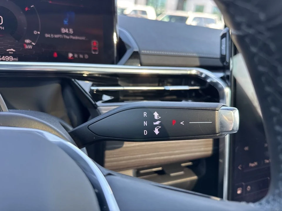 2025 GMC Sierra 5th Gen - Image 18 of 21