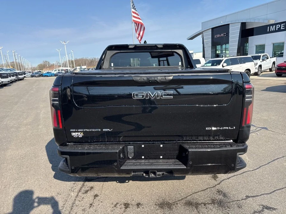 2025 GMC Sierra 5th Gen - Image 4 of 21