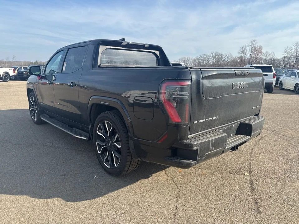 2025 GMC Sierra 5th Gen - Image 2 of 8