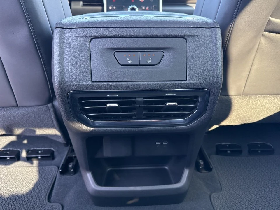 2025 GMC Sierra 5th Gen - Image 13 of 21