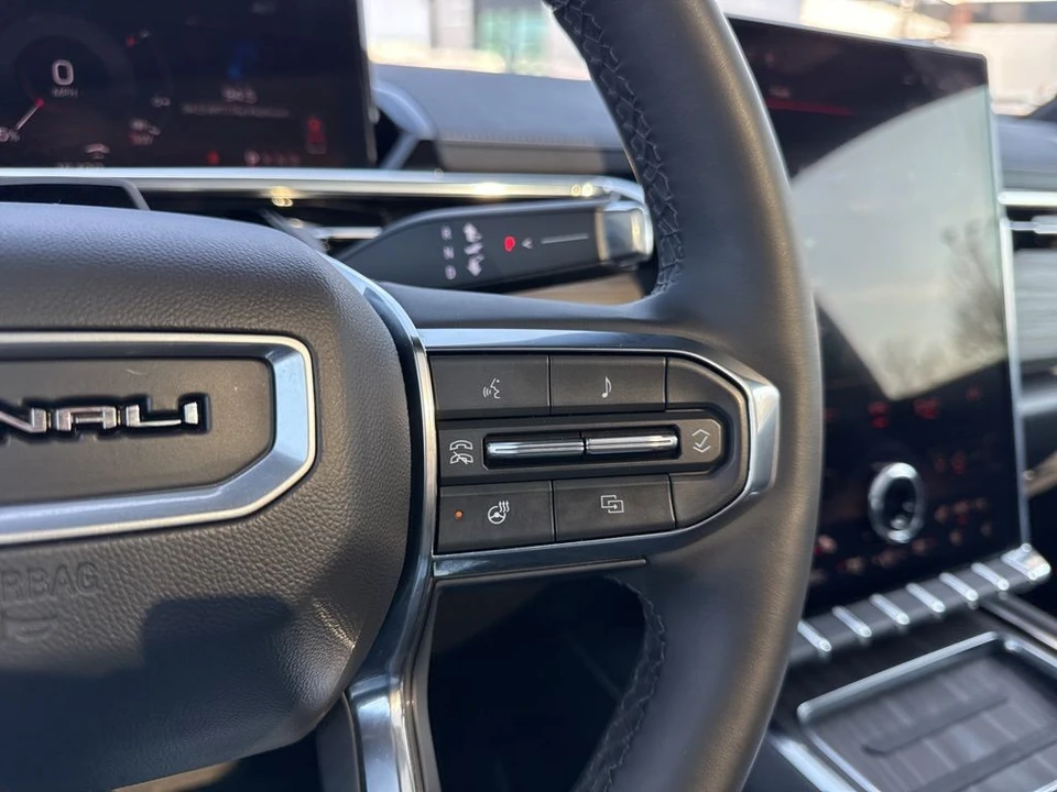 2025 GMC Sierra 5th Gen - Image 17 of 21