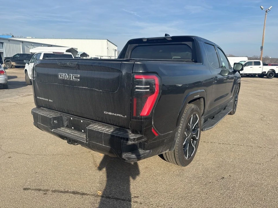 2025 GMC Sierra 5th Gen - Image 3 of 8