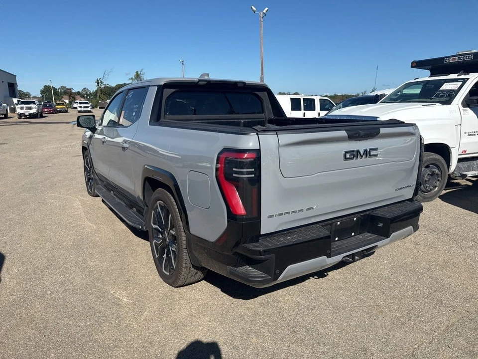 2025 GMC Sierra 5th Gen - Image 2 of 6