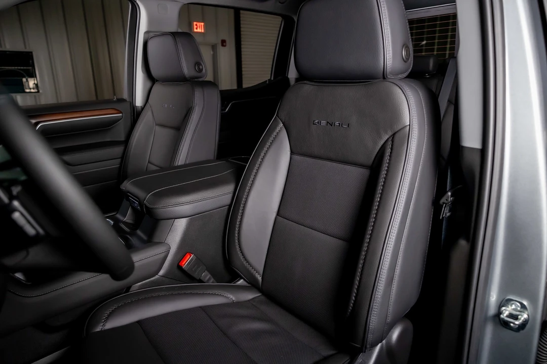 2025 GMC Sierra 5th Gen - Image 5 of 12