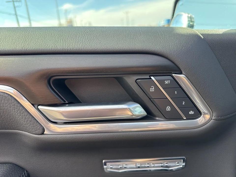 2025 GMC Sierra 5th Gen - Image 11 of 21