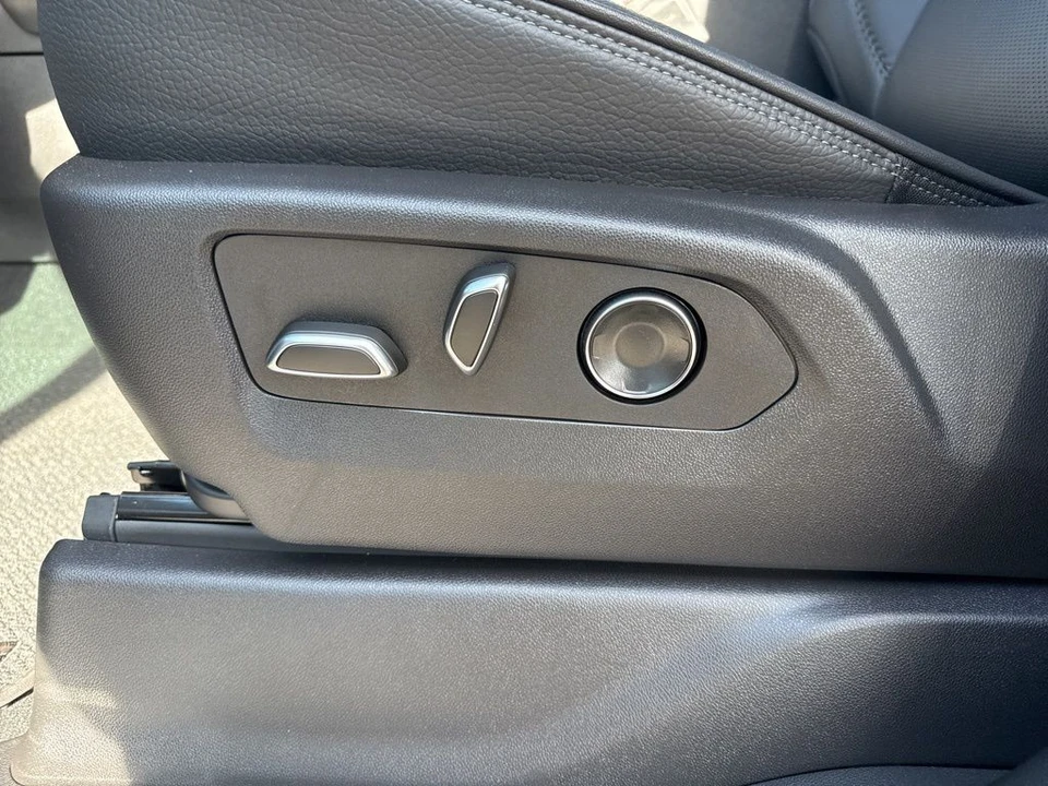 2025 GMC Sierra 5th Gen - Image 10 of 21