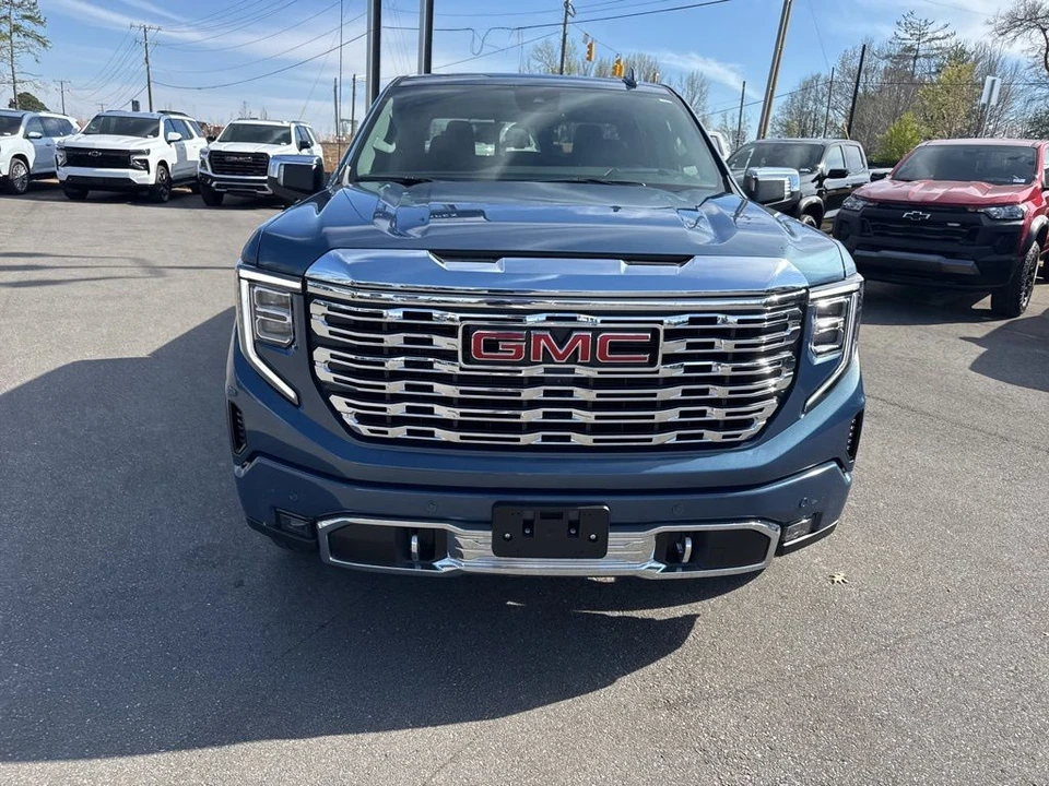 2025 GMC Sierra 5th Gen - Image 8 of 21
