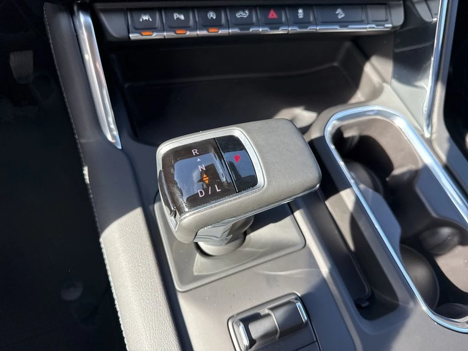 2025 GMC Sierra 5th Gen - Image 19 of 21