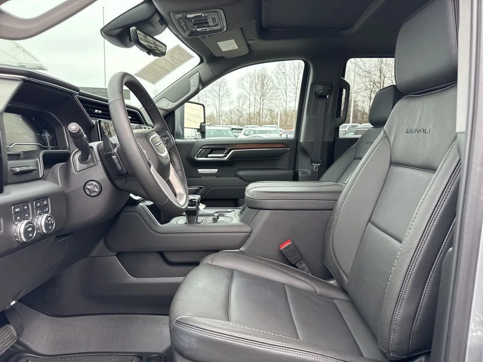 2025 GMC Sierra 5th Gen - Image 9 of 12