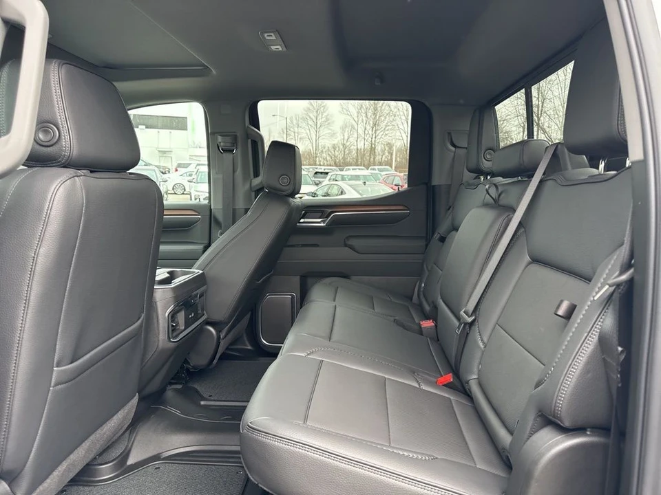 2025 GMC Sierra 5th Gen - Image 13 of 21