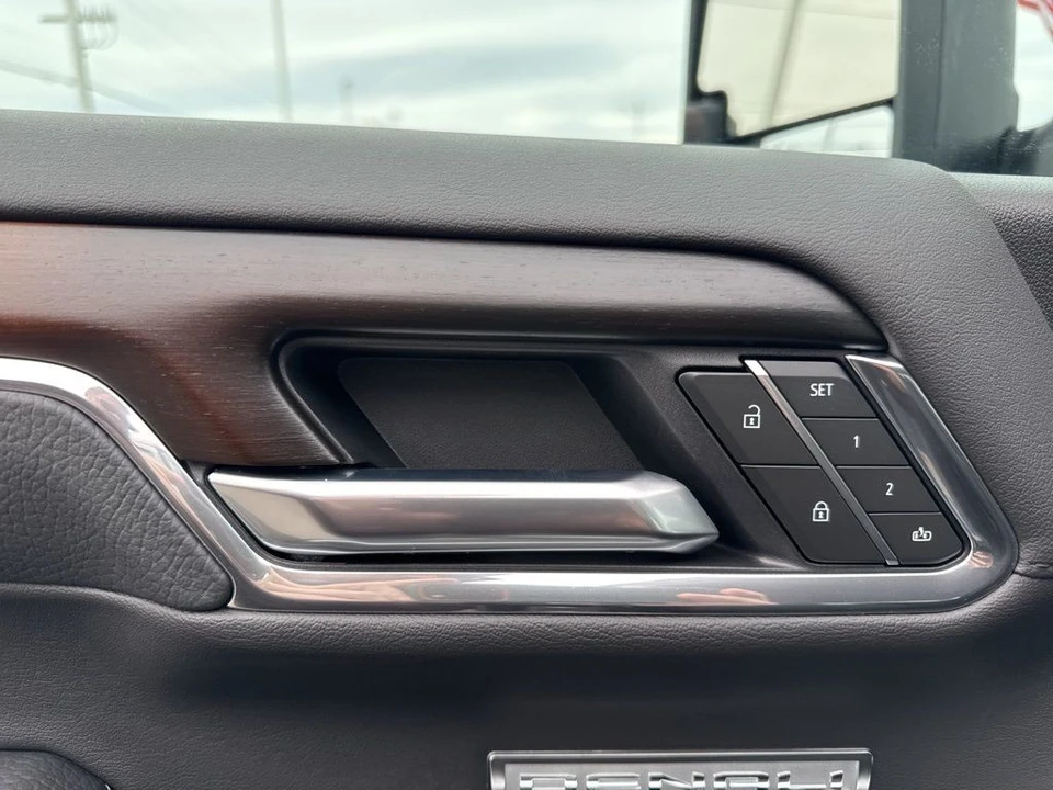 2025 GMC Sierra 5th Gen - Image 11 of 21