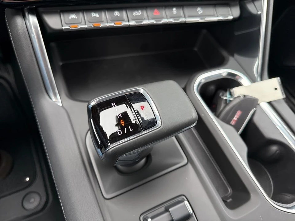 2025 GMC Sierra 5th Gen - Image 19 of 21
