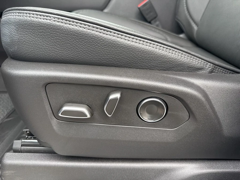 2025 GMC Sierra 5th Gen - Image 10 of 21
