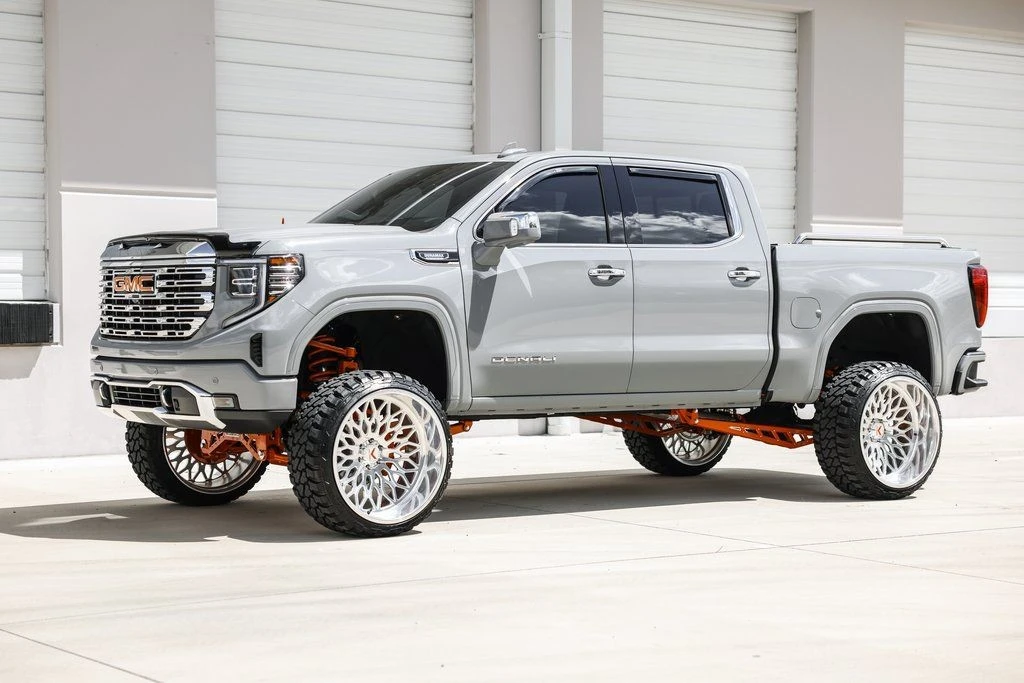 2025 GMC Sierra 5th Gen - Image 14 of 21