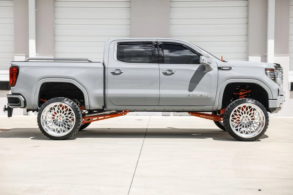 2025 GMC Sierra 5th Gen - Image 2 of 21