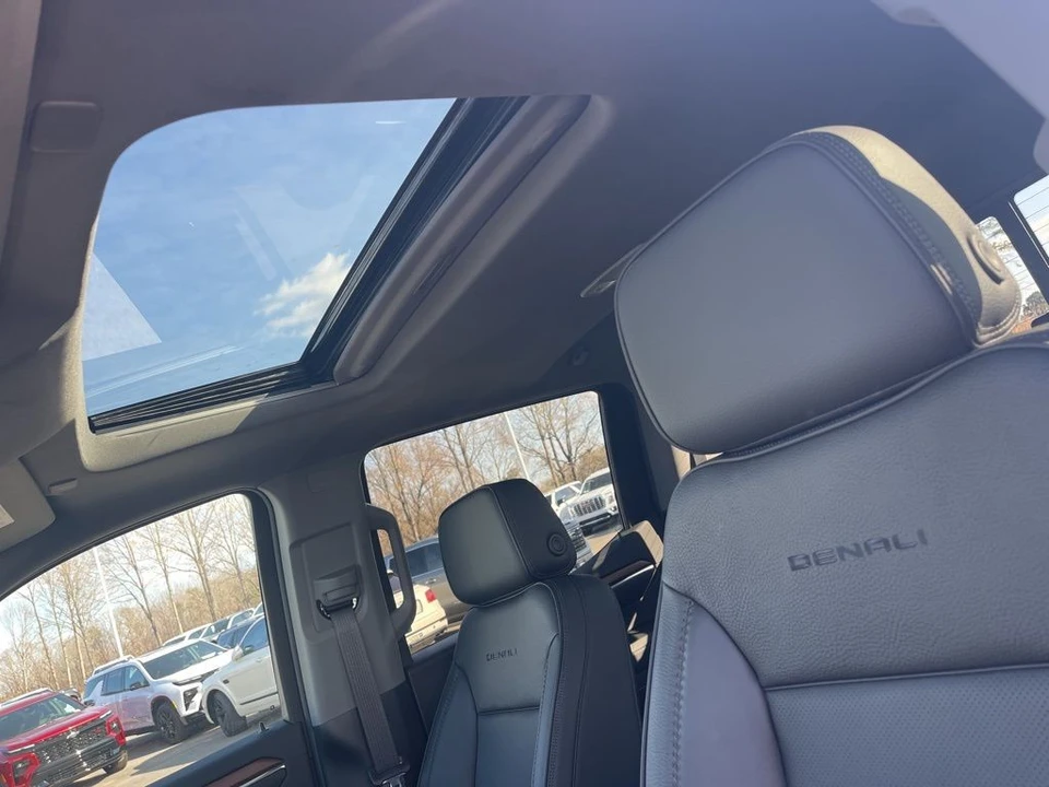 2025 GMC Sierra 5th Gen - Image 12 of 21