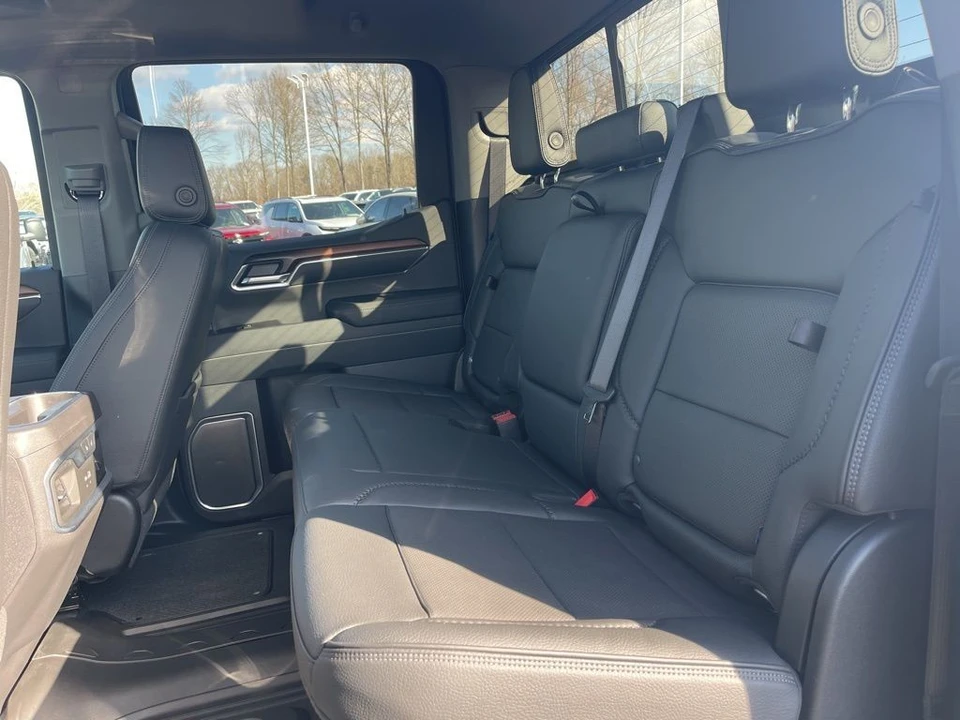 2025 GMC Sierra 5th Gen - Image 15 of 21