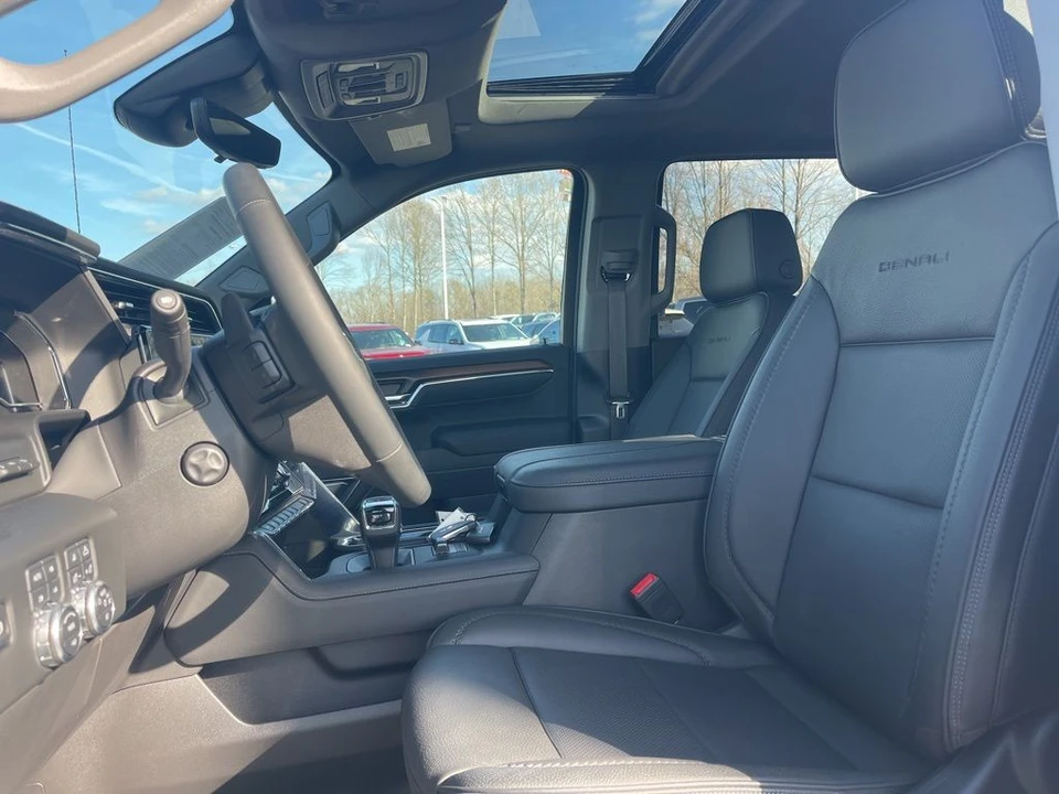2025 GMC Sierra 5th Gen - Image 11 of 12