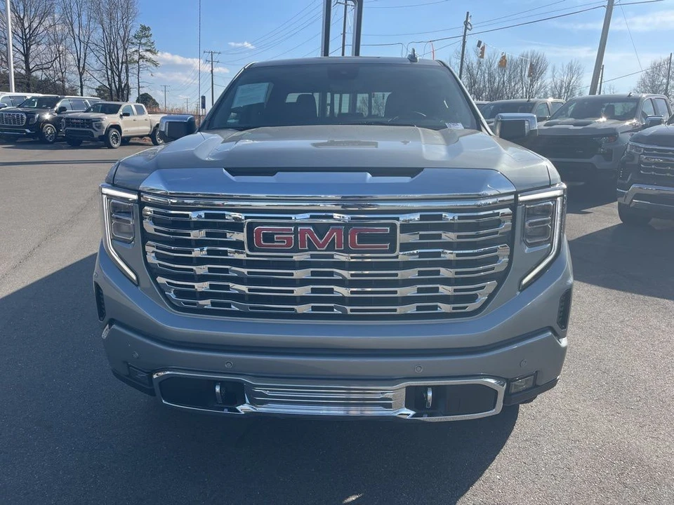 2025 GMC Sierra 5th Gen - Image 8 of 21