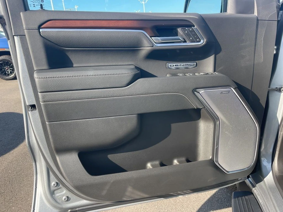 2025 GMC Sierra 5th Gen - Image 9 of 21