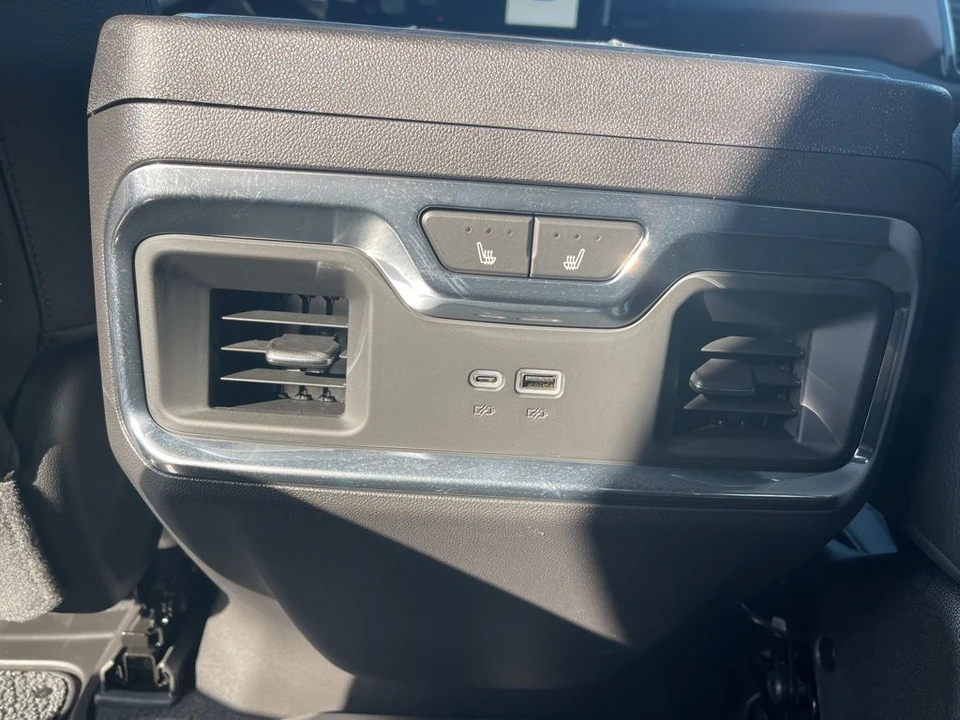 2025 GMC Sierra 5th Gen - Image 16 of 21