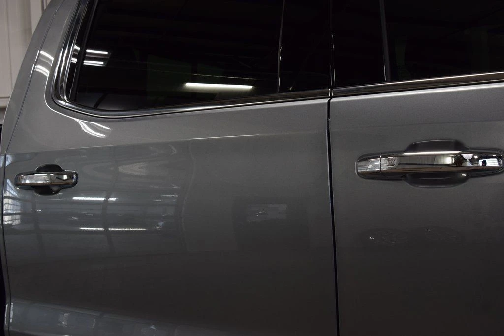 2025 GMC Sierra 5th Gen - Image 16 of 21