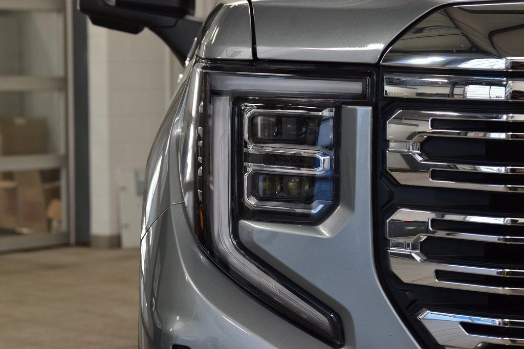 2025 GMC Sierra 5th Gen - Image 10 of 21