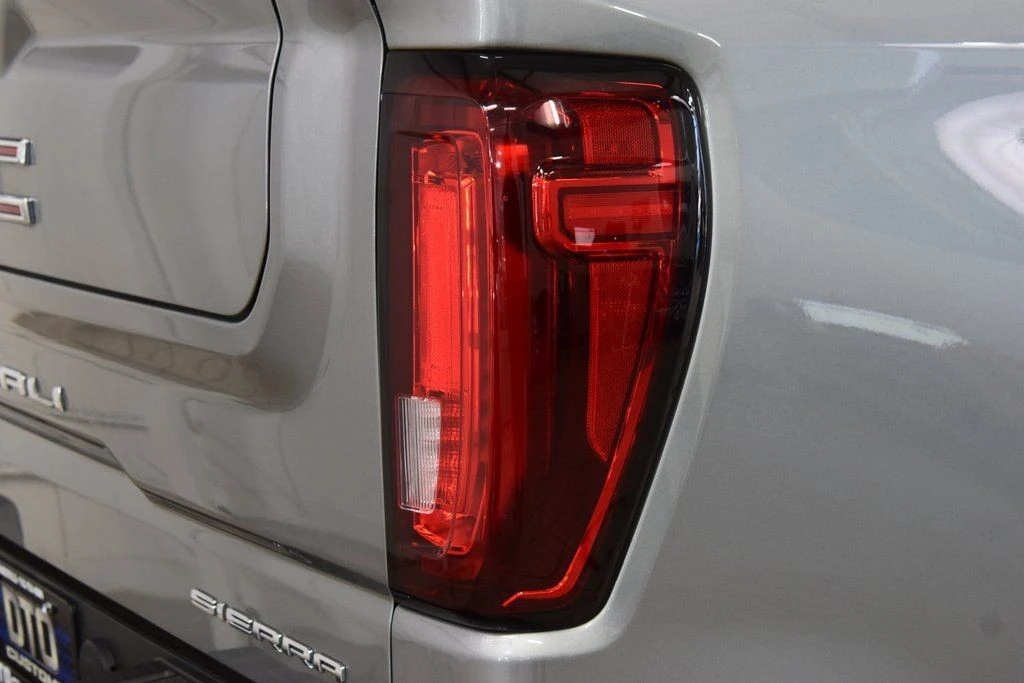 2025 GMC Sierra 5th Gen - Image 17 of 21