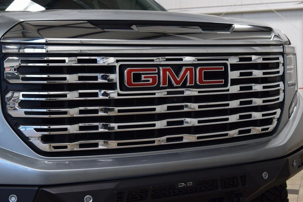 2025 GMC Sierra 5th Gen - Image 9 of 21