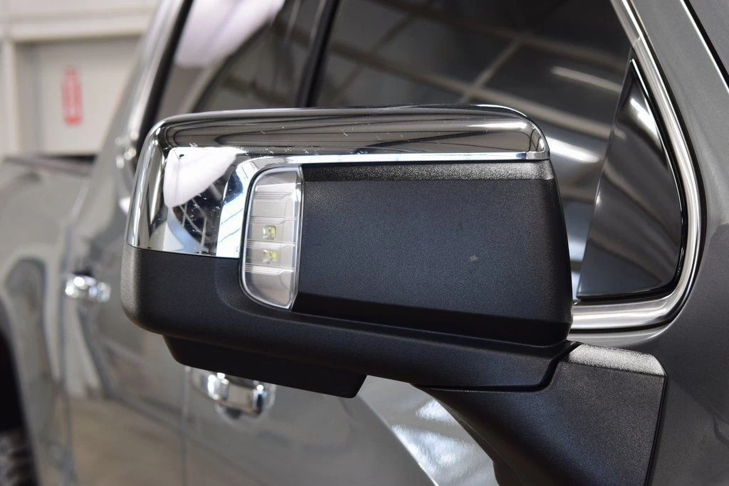 2025 GMC Sierra 5th Gen - Image 15 of 21
