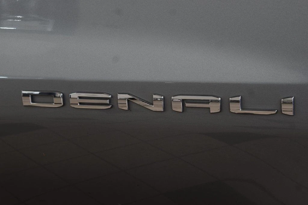 2025 GMC Sierra 5th Gen - Image 14 of 21