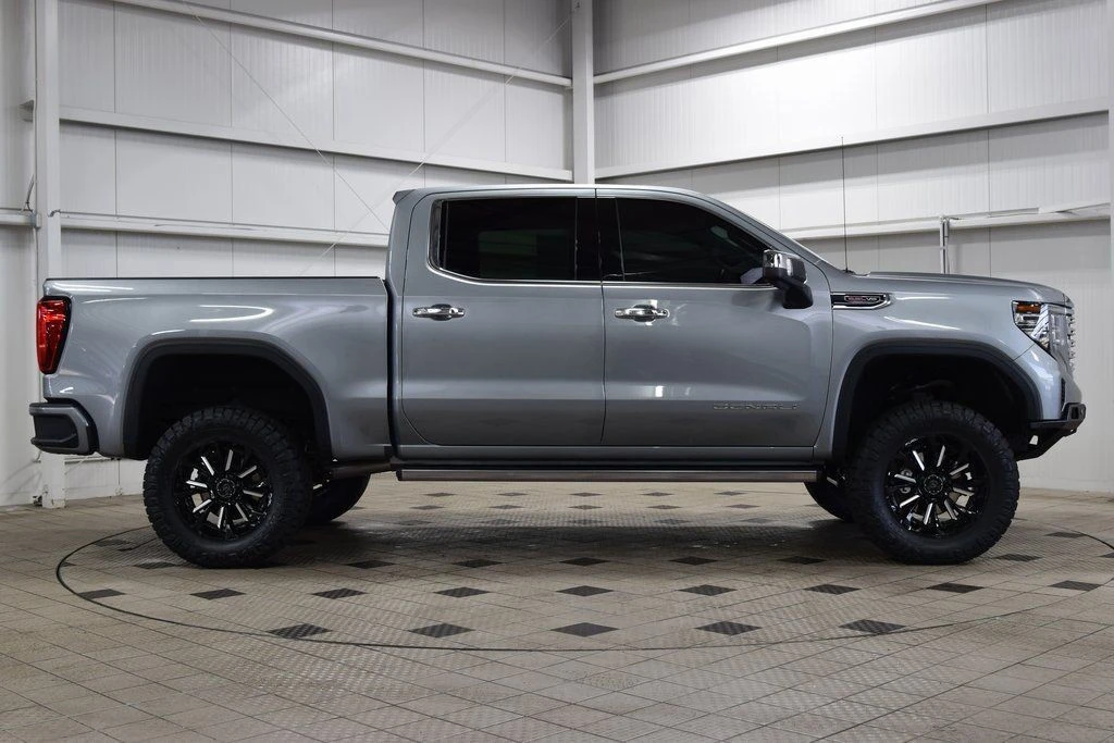 2025 GMC Sierra 5th Gen - Image 8 of 21