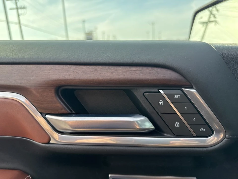 2025 GMC Sierra 5th Gen - Image 11 of 12