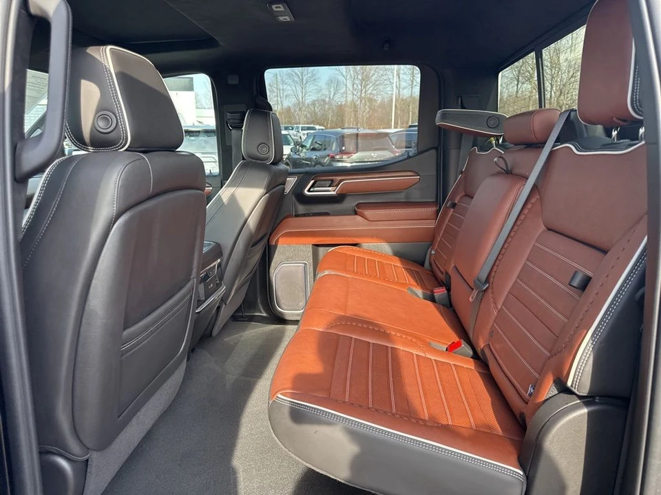 2025 GMC Sierra 5th Gen - Image 13 of 21
