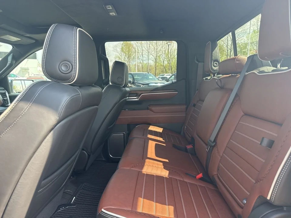 2025 GMC Sierra 5th Gen - Image 13 of 21