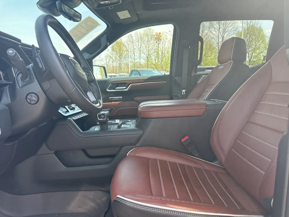 2025 GMC Sierra 5th Gen - Image 9 of 21