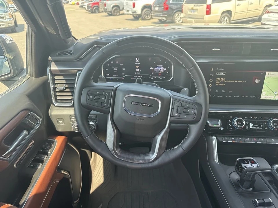 2025 GMC Sierra 5th Gen - Image 16 of 21