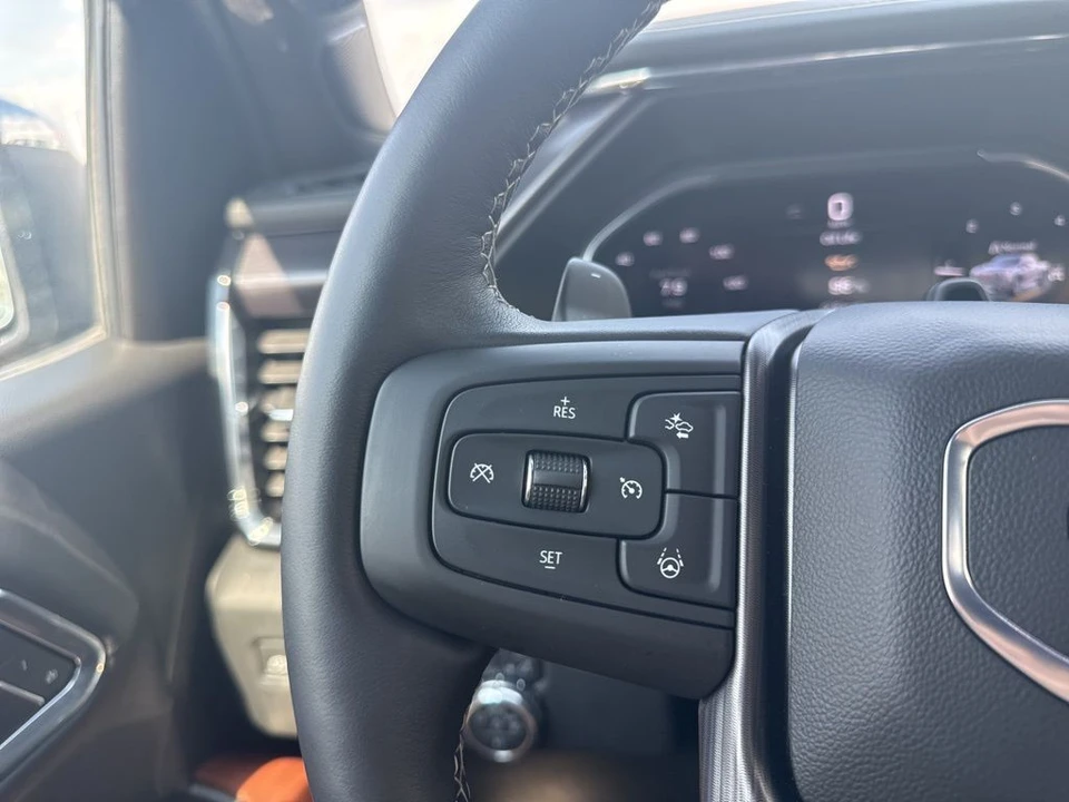 2025 GMC Sierra 5th Gen - Image 17 of 21