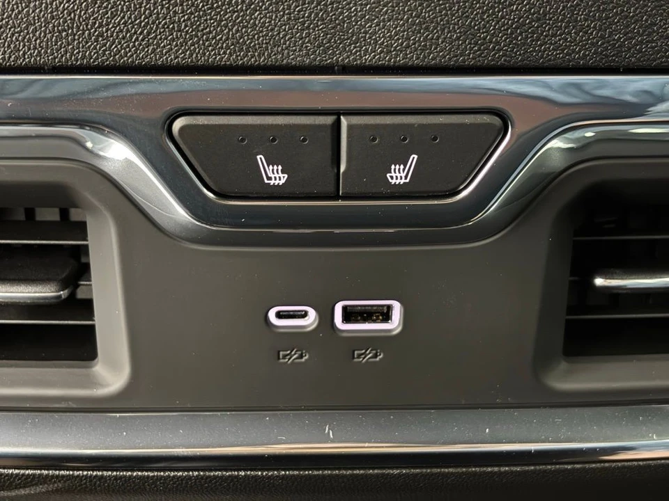 2025 GMC Sierra 5th Gen - Image 8 of 12