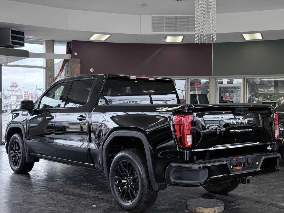 2025 GMC Sierra 5th Gen - Image 16 of 21