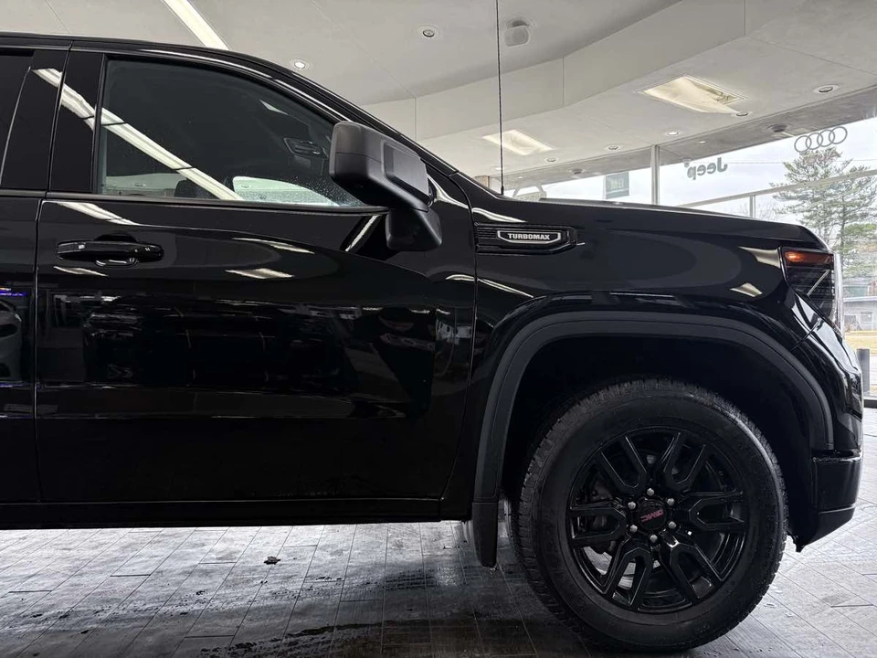 2025 GMC Sierra 5th Gen - Image 9 of 21
