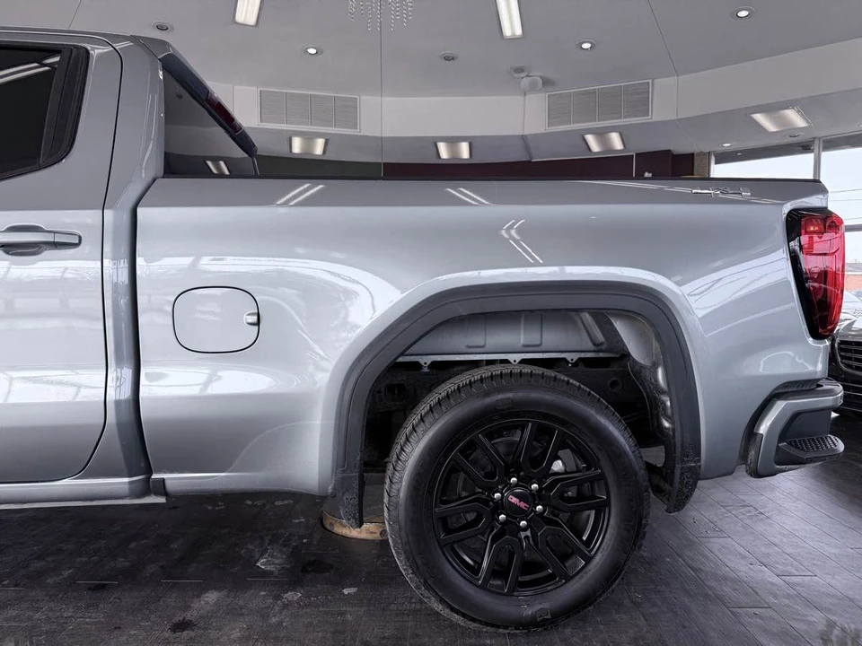 2025 GMC Sierra 5th Gen - Image 19 of 21