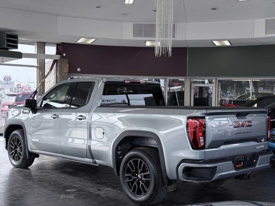 2025 GMC Sierra 5th Gen - Image 11 of 21