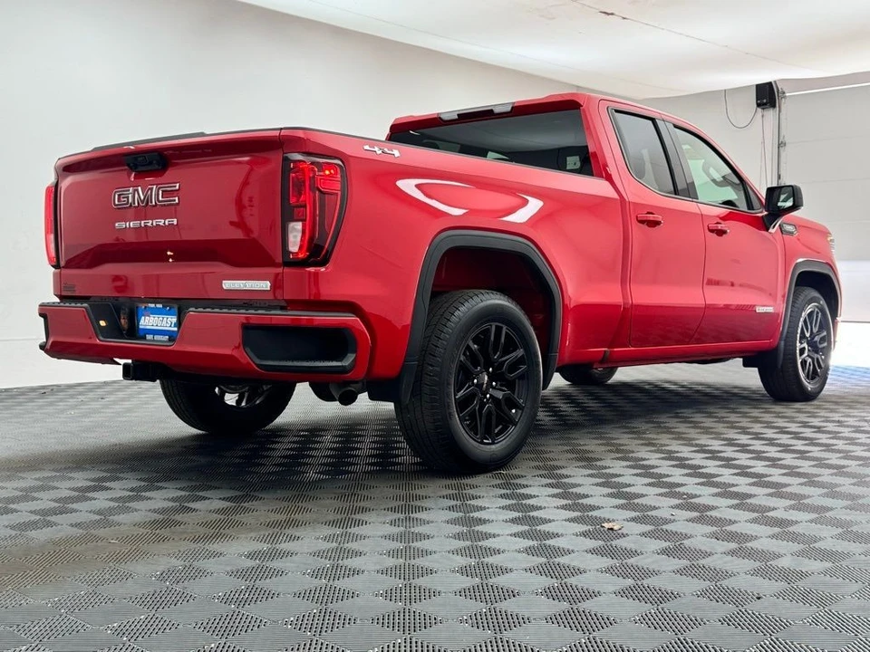 2025 GMC Sierra 5th Gen - Image 7 of 12
