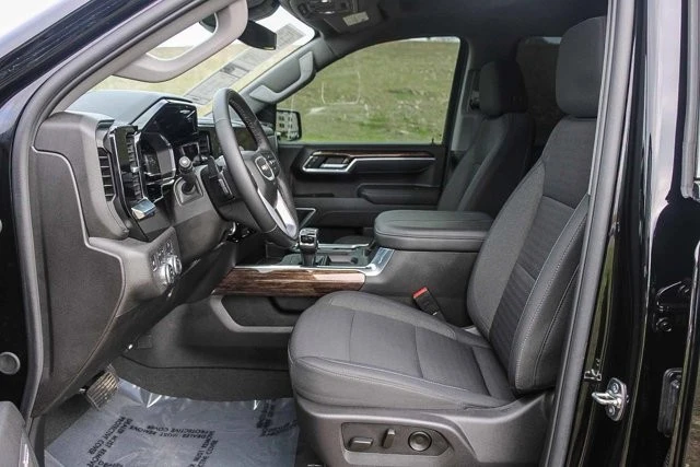 2025 GMC Sierra 5th Gen - Image 17 of 21