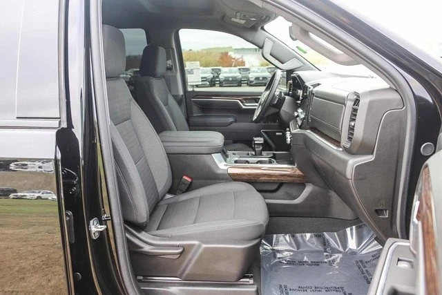 2025 GMC Sierra 5th Gen - Image 16 of 21