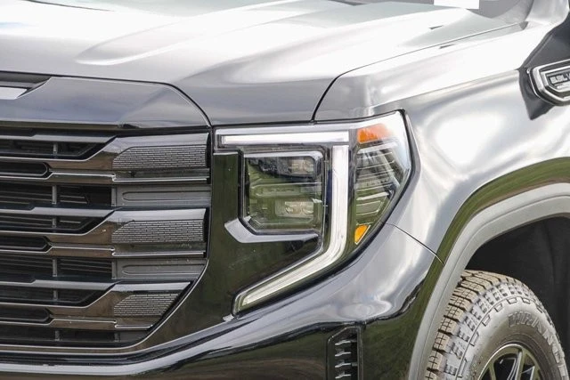 2025 GMC Sierra 5th Gen - Image 8 of 21