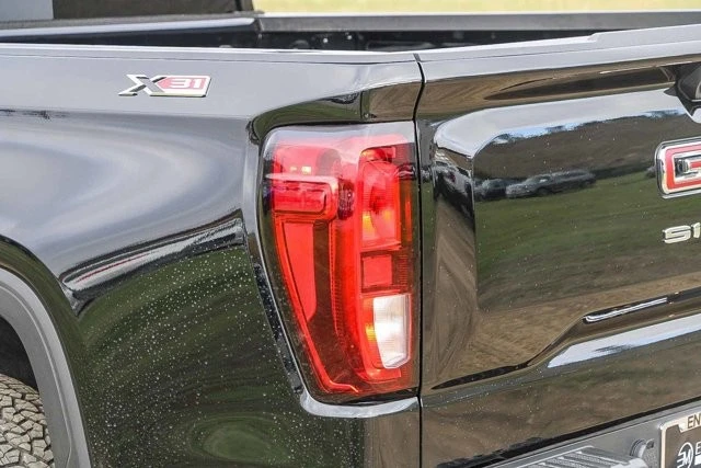 2025 GMC Sierra 5th Gen - Image 11 of 21